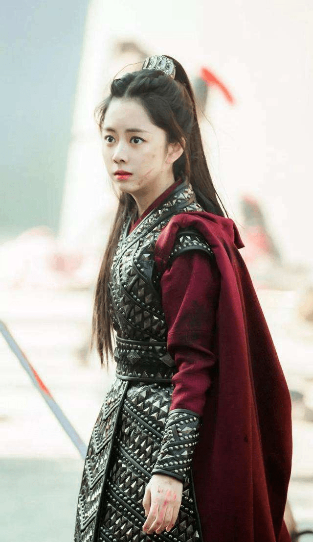 原创女星将军造型大赏:刘亦菲飒爽谭松韵奶凶,杨幂有杀气赵丽颖冷酷