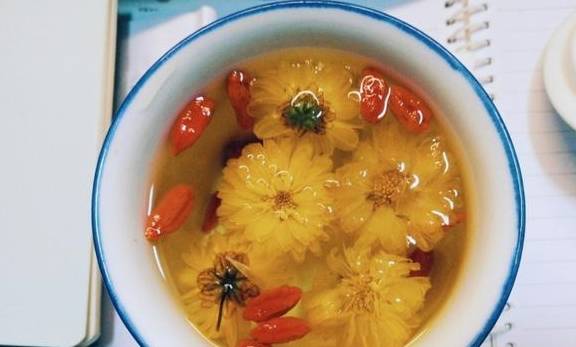 肝脏|中医提醒：肝脏受损，身体3个表现“藏不住”，很多人不在意