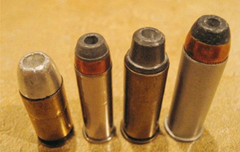 原创高爆霰弹多为钢质外壳内填装高爆炸药与引信