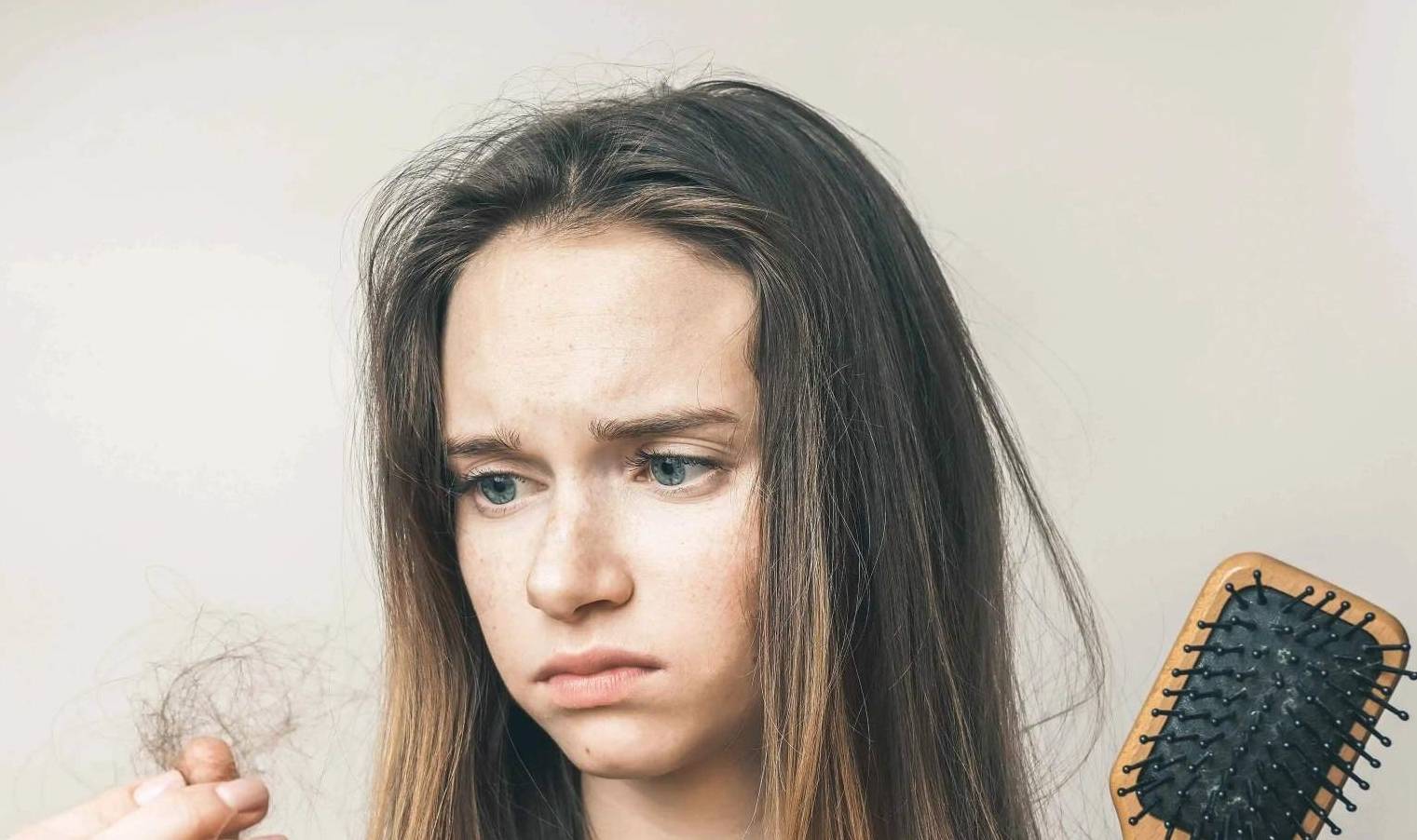 为什么会长白发 缺维生素只是一种 还有这几种外在因素 身体