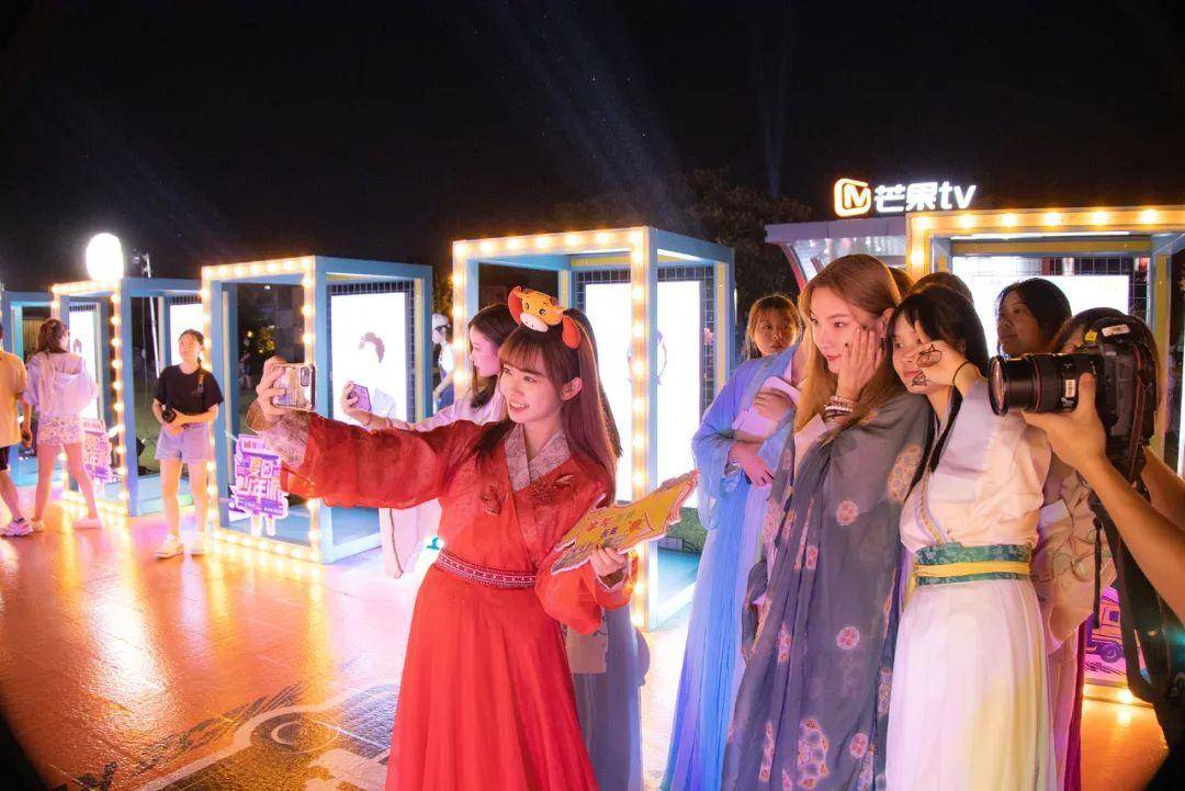 青年|以人性化陪伴引领价值升级：湖南卫视的「挚友情长」