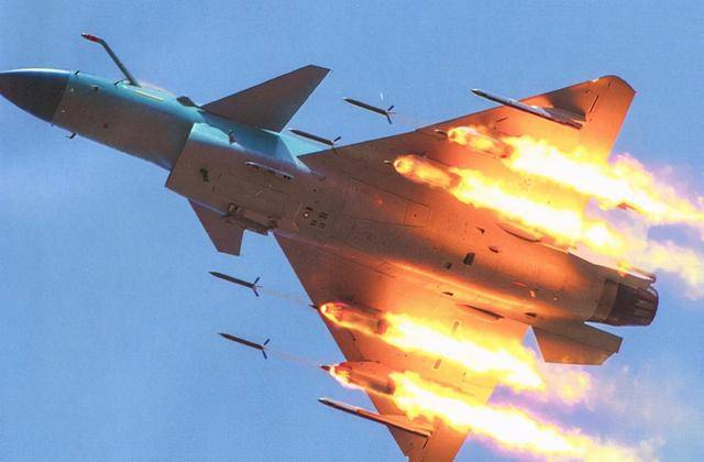 西方战斗机都是挂满弹飞行,为何歼20不采用?看杀居卸喔