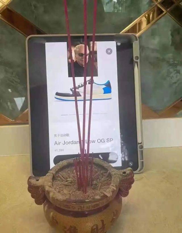 原创无语为了抢倒勾aj1玩家下跪自残烧香外挂集体中签鞋圈顶流