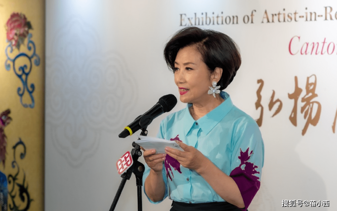 活动|汪明荃73岁又怎样？穿搭、发型、妆容都精致，气质在不用刻意扮嫩