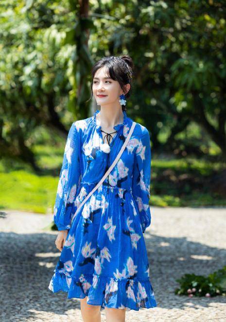 颜色|谢娜都孩子妈了还那么大玩心，沙漠上尽情摆poss，看着真“魅”