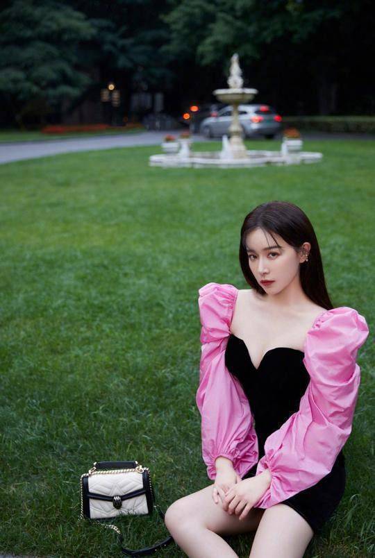 美人|阚清子演绎法式摩登美人,包臀裙都短到大腿根,为了出圈真的拼