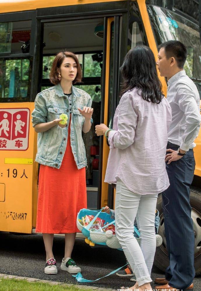 怎么样穿才不像小孩子 bd9272138bfa4740a75dff521ec0b07f.jpeg
