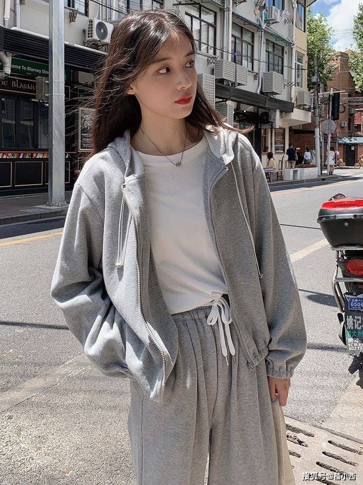 颜色|简约不繁琐才是真高级，分享7套初秋搭配，跟着穿秒变时尚小达人