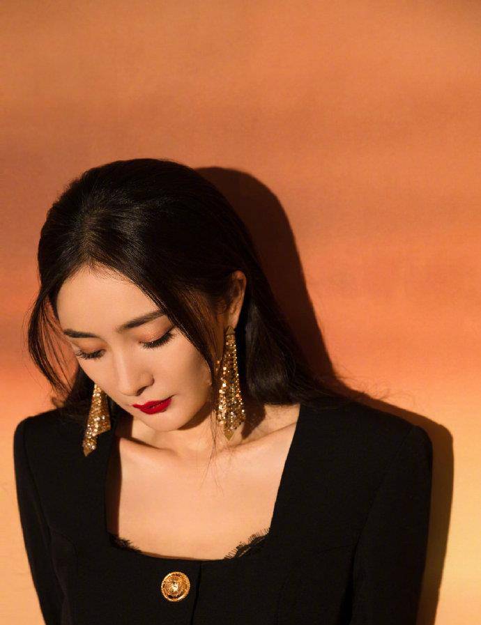 结果|小S这么穿衣好时髦，拿珠宝当“衣服”穿，结果不丑还意外的好看