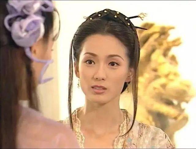 发髻|如今女主古装造型有多敷衍！一根簪子一个花环，还不如以前的丫鬟