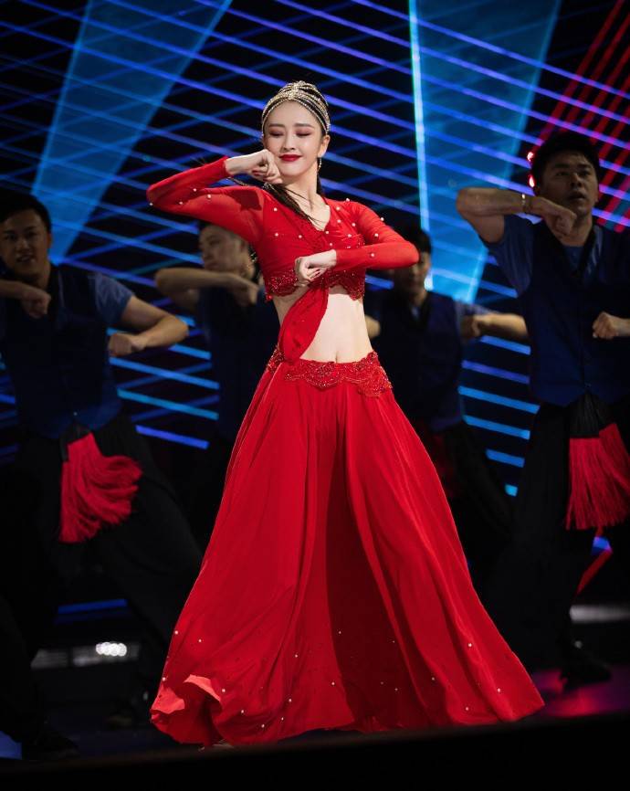 仙女|《舞蹈生》开场佟丽娅惊艳，穿红裙衣袂飘飘像仙女，陈思成后悔吧
