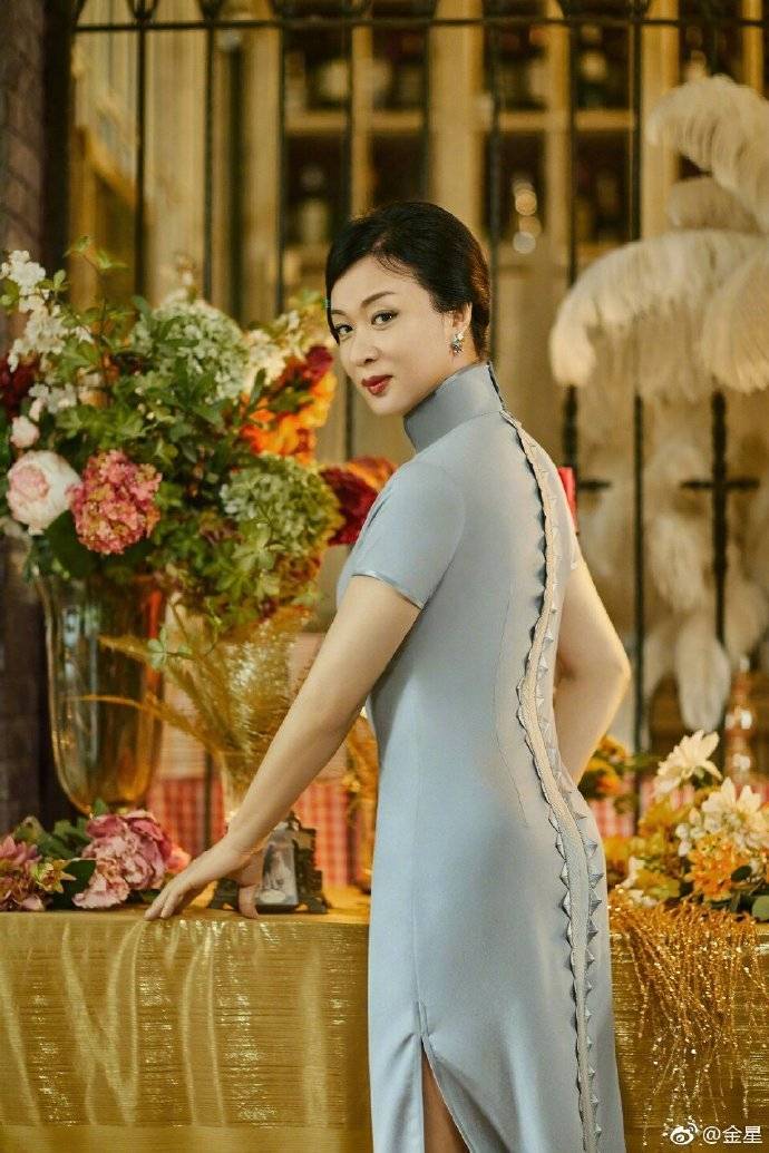 凹凸|金星穿旗袍秀美丽身材，凹凸有致尽显女人风采，网友：颜值进化了