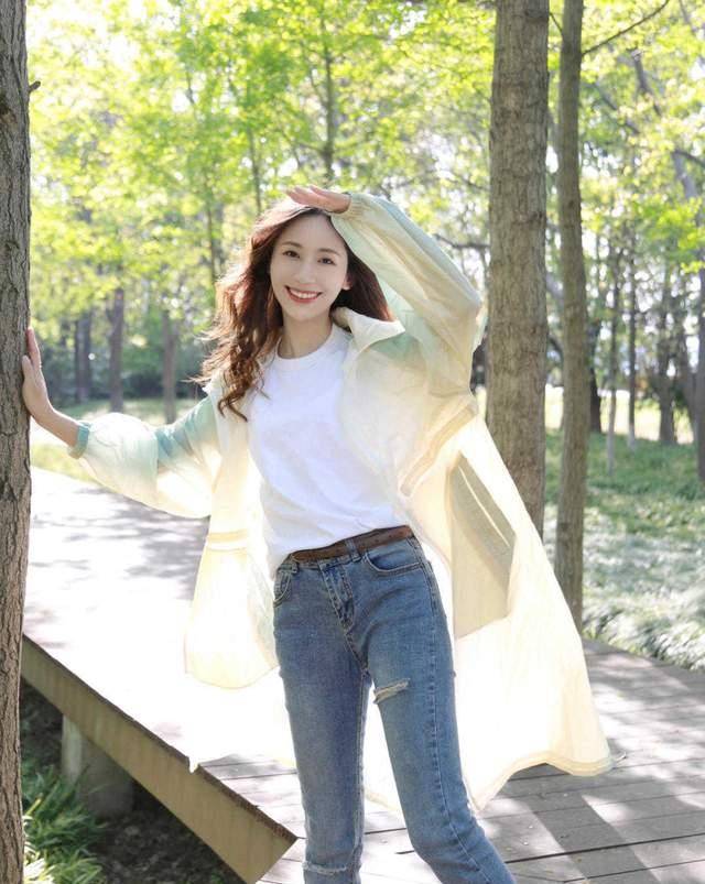 条纹|秋季半身裙穿起来会显得更有气质