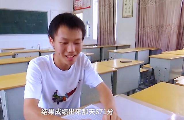 原创男生课桌上刻浙大，结果用力过猛考上清华！浙大：是我高攀了