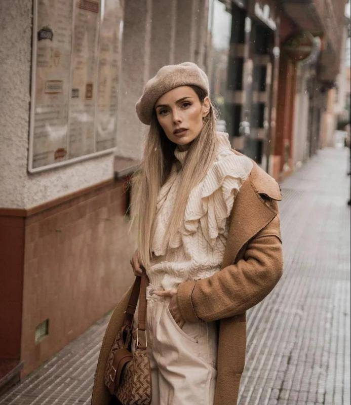 黑色|三木又把“驼色大衣”带火了，这样来搭，时髦保暖又显贵，真美