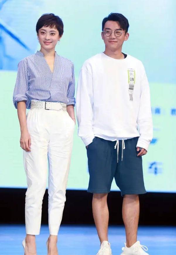 插花|孙俪沉迷插花！卫衣搭牛仔裤真时髦，剪“蘑菇头”半土不洋太老气