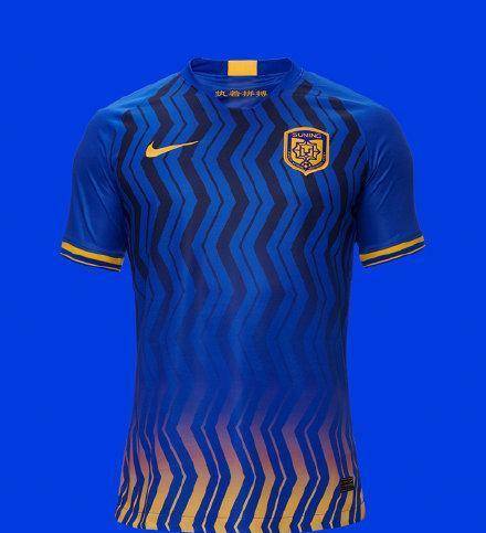 苏宁|他们定制的新版球衣，都挺好看的，只是有点想国米的球衣很尴尬