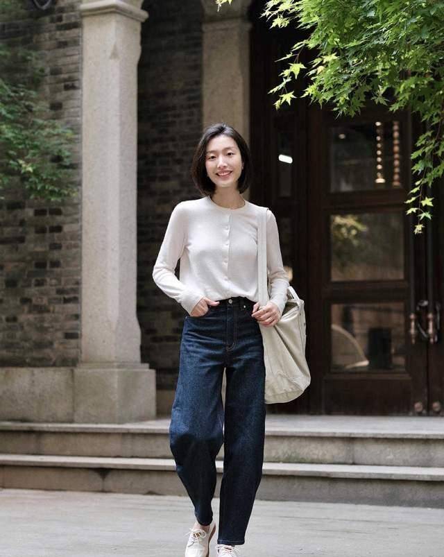 条纹|秋季半身裙穿起来会显得更有气质