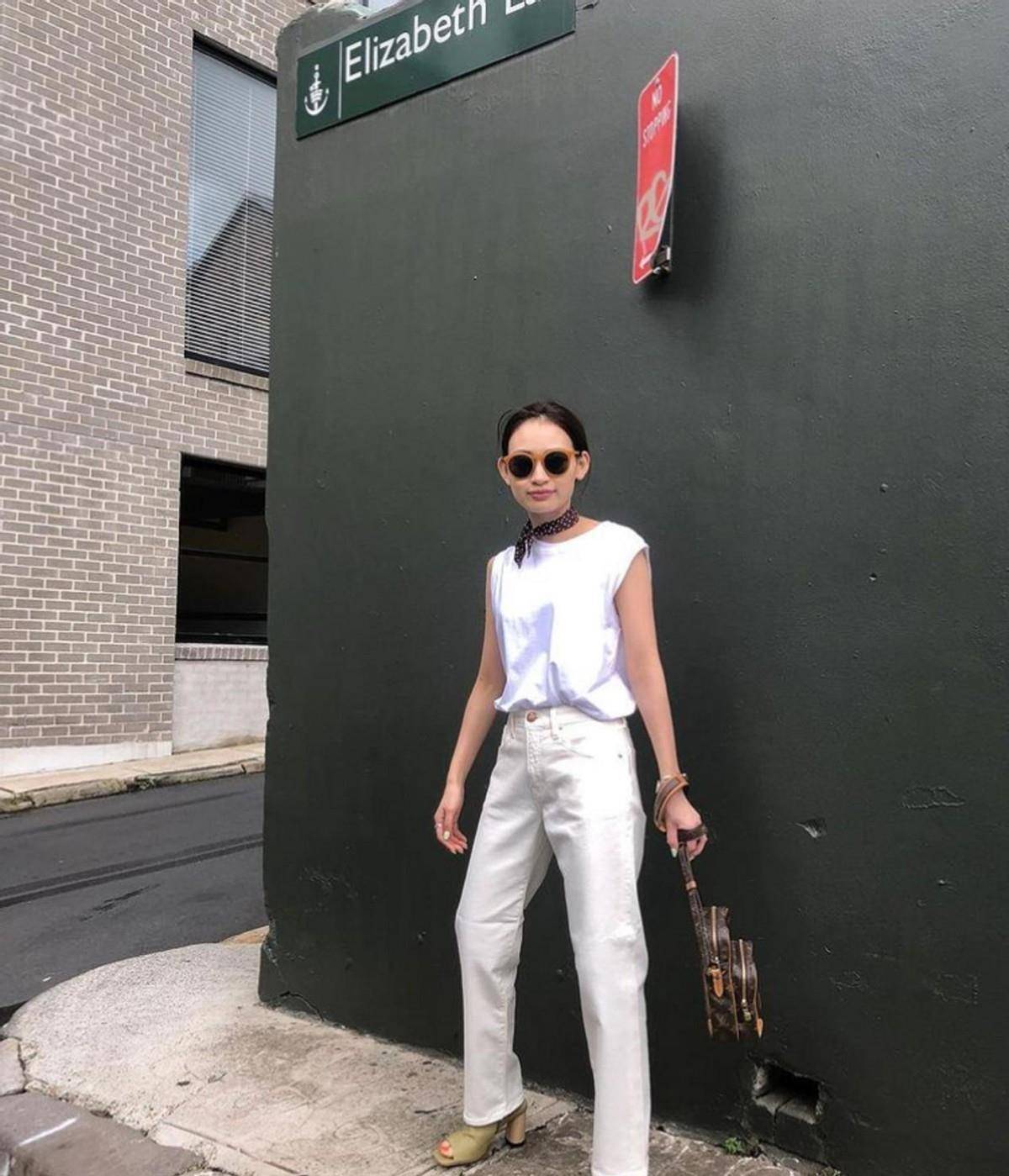 图案|女人过了45岁，夏天穿T恤记住“三不要”，容易显老还没气质