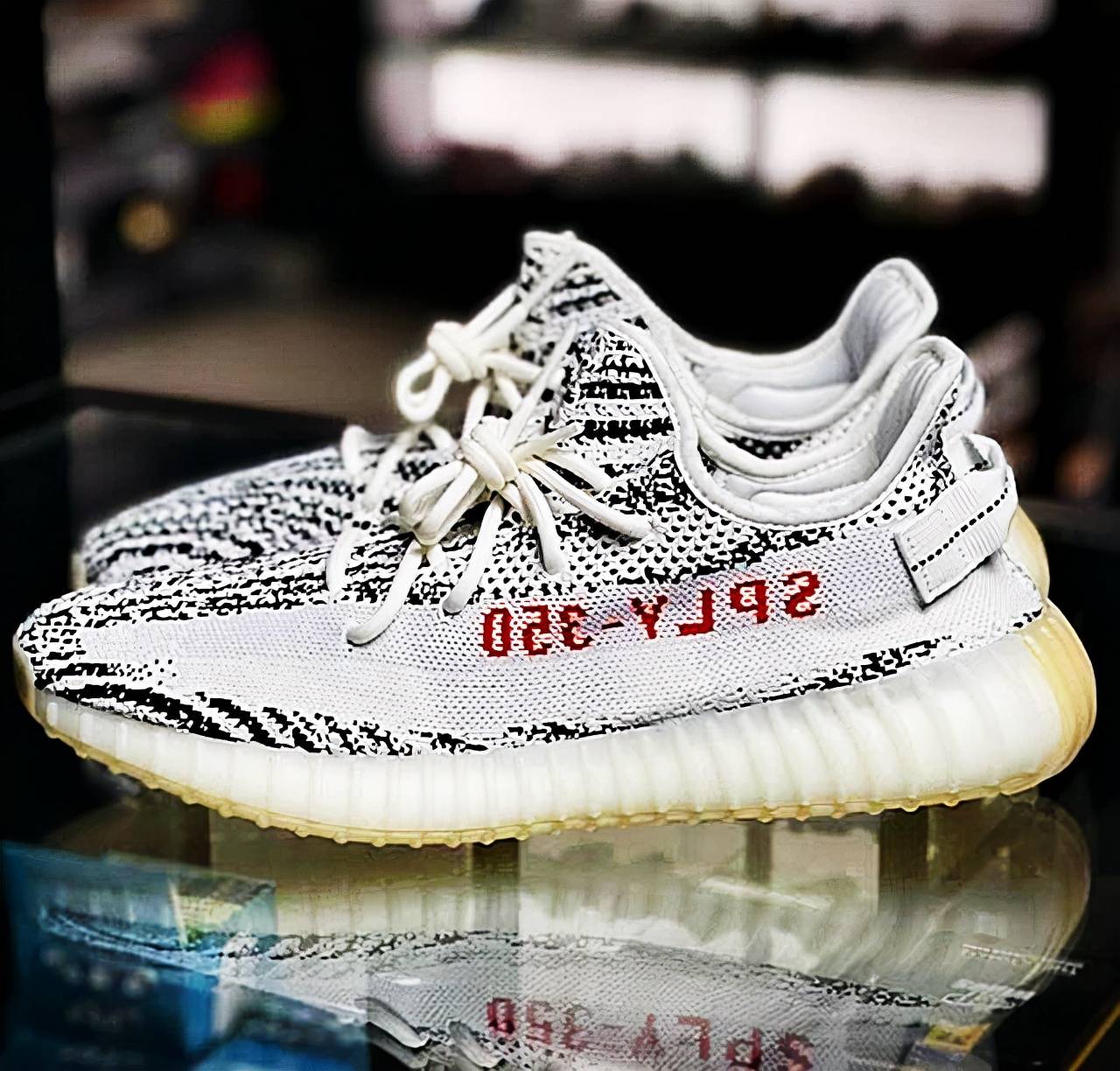 ptxiez|从动物身上找灵感，Yeezy350白斑马彰显个性，拿捏到位不夸张