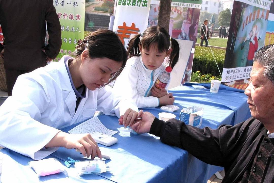 并发症|为何夏季糖尿病更“猖狂”？提醒：忌口4物，多喝3水，预防并发症