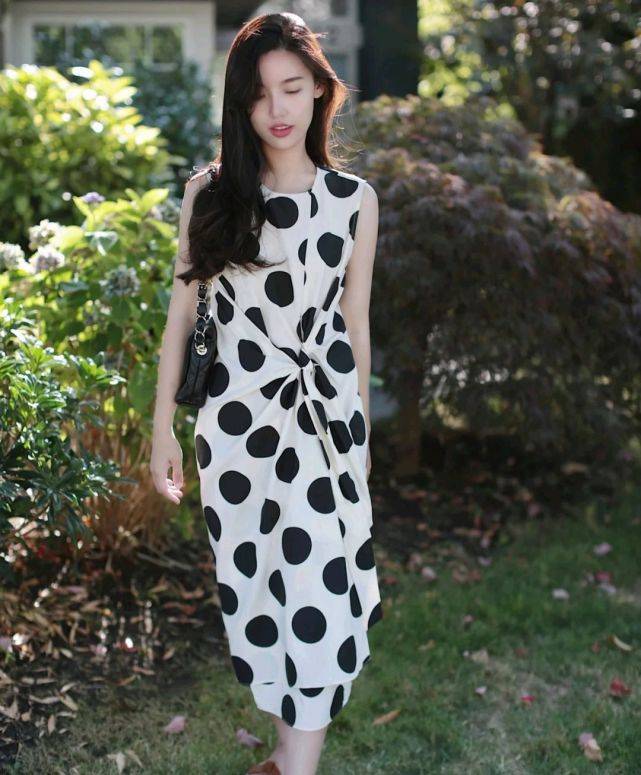 黑色|温柔浪漫简单干净的穿搭，可以把自身的魅力呈现出来，谁穿谁优雅