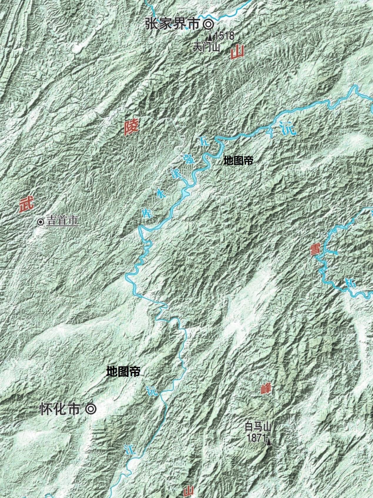 沅江的西北是武陵山,东南是雪峰山,皆呈东北—西南走向.