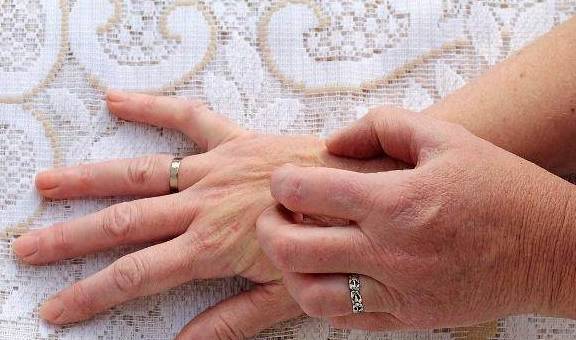 症状|肾病早期，晨起后可能会有这4种“症状”，若你全没中，偷着乐吧