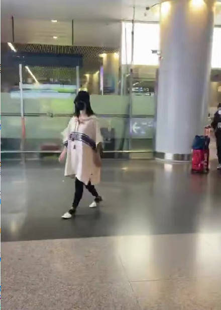 米色|谢娜生二胎后首次亮相，网友评论都是那句话