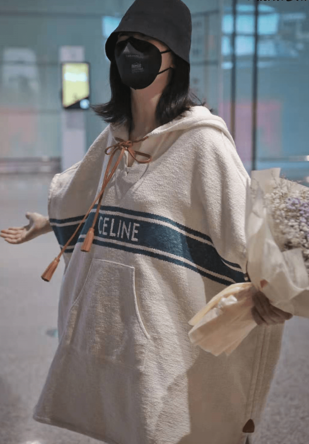 黑色|谢娜产后回归快本！约赵丽颖一起上班，身材恢复甜酷风