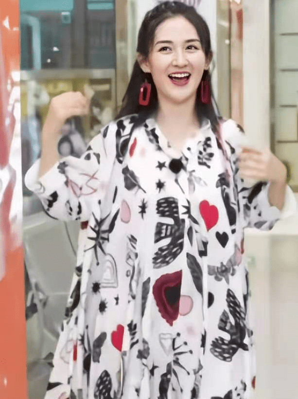 黑色|谢娜产后回归快本！约赵丽颖一起上班，身材恢复甜酷风
