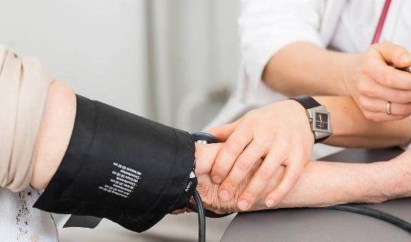 肾脏|通知高血压病人：有这3个感受，高血压肾病或已到来