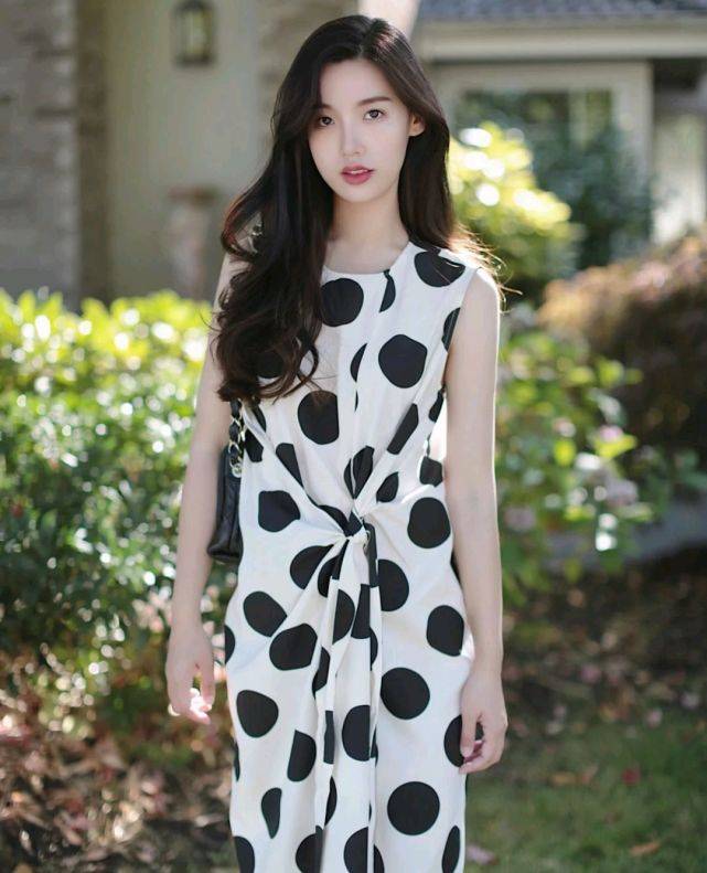 黑色|温柔浪漫简单干净的穿搭，可以把自身的魅力呈现出来，谁穿谁优雅