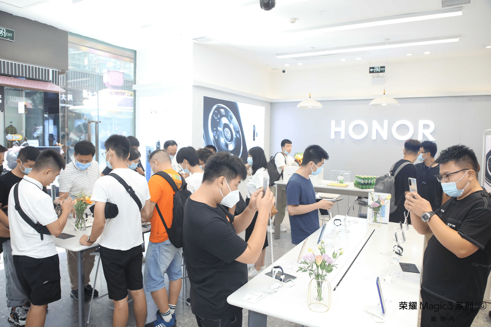 市场|荣耀高管晒巡店图，荣耀Magic3系列销售火爆！