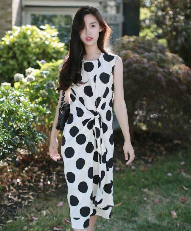 黑色|温柔浪漫简单干净的穿搭，可以把自身的魅力呈现出来，谁穿谁优雅