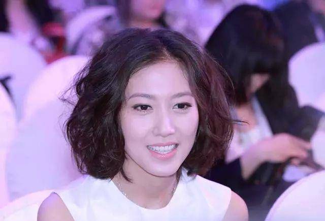 大嫂|她是靳东最美师妹,37岁靠《都挺好》走红,出道20年零绯闻