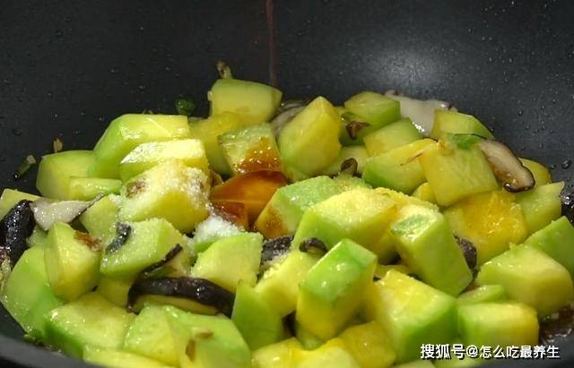 刀把|天冷了早餐就要这样做，里面有菜也有饭，爽滑筋道，营养又暖身