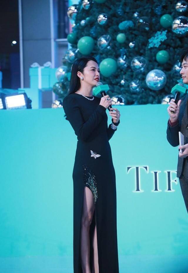 黑色|姚晨的穿搭挺有品位的，上衣裙摆都“开叉”，一般人不敢尝试