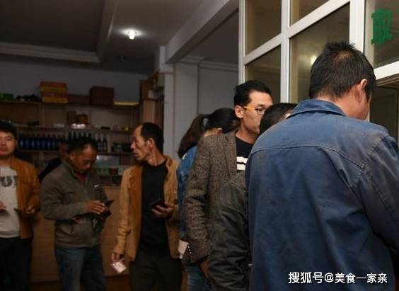 美食|母子俩联手卖“特色早餐”,天不亮就人满为患,每天至少卖500碗