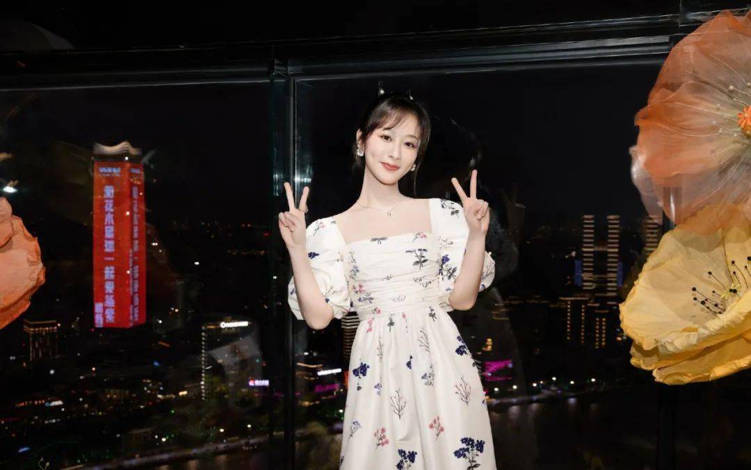 赵露思|一条娃娃裙，让女明星撞衫率显著提升！