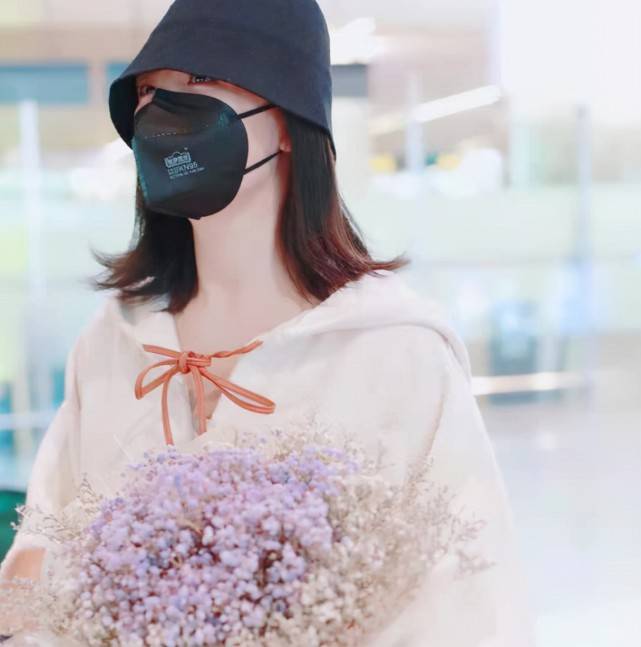 卫衣|快乐家族合体!谢娜扎脏辫高调复工心情大好,赵丽颖甘当绿叶超暖