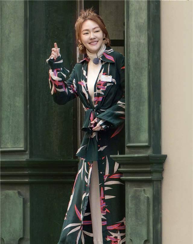 身材|小S 穿搭了得，与14岁女儿同框像姐妹，她的穿搭技巧时尚又减龄