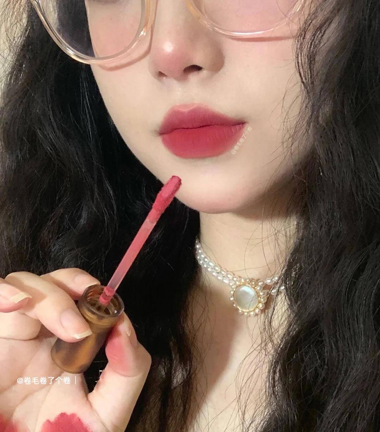 饱和度|“嫩妹色”能有多显白？看完这几支试色，我又沦陷了