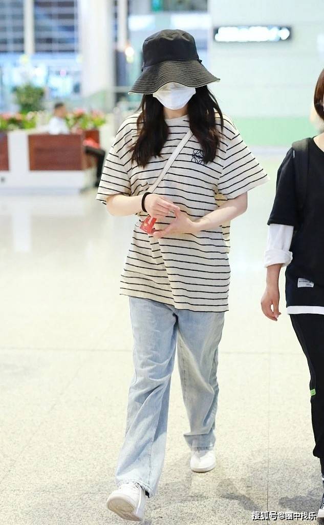 pick|迪丽热巴穿成“五五身”,造型一样很抢眼,身材不好这样穿易翻车