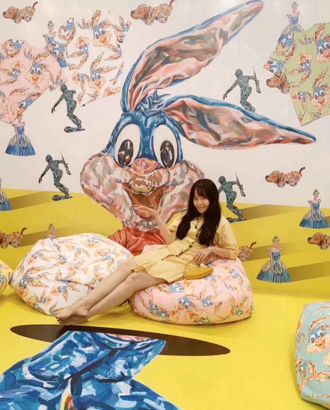 黑色|这个流行色太难穿?真人示范穿对了超显白,还会让心情变明亮!