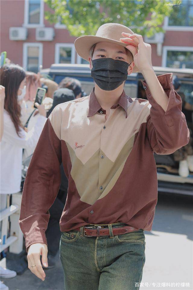 米卡|INTO1成员穿搭超撩人！刘宇酷飒，力丸可爱，米卡港风十足！