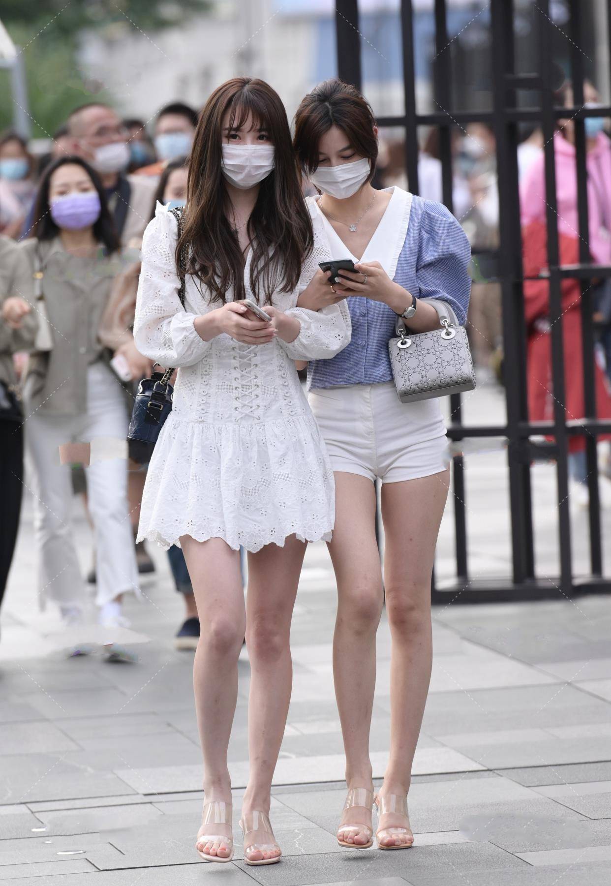 感觉|小姐妹日常出门逛街穿闺蜜装，洋溢不同的风格