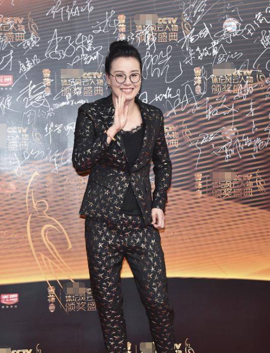 设计|运动员傅园慧也挺有明星气的，穿上高定的服装，看上去更有气质了