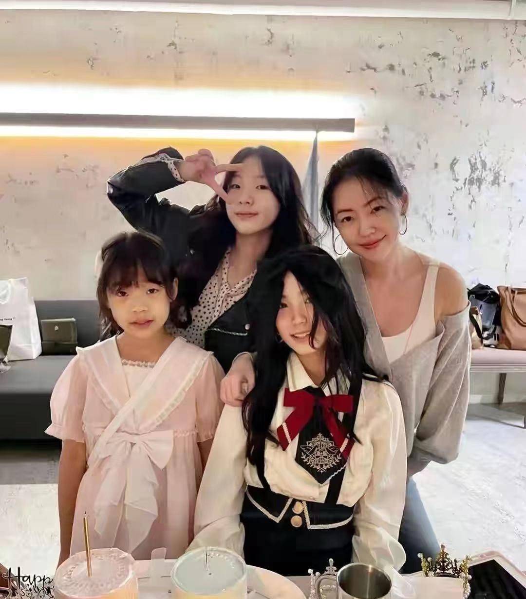 小姑娘|太心酸！小s为女儿庆生爸爸缺席，翻白眼逗女儿开心，老三长残？