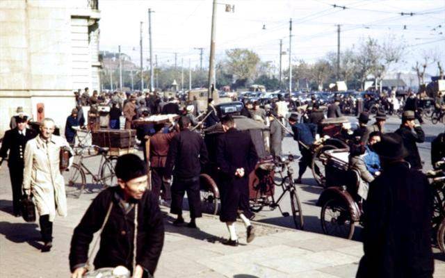 1946年上海老照片，那时的“外滩”人头涌动，很热闹，一起来看看